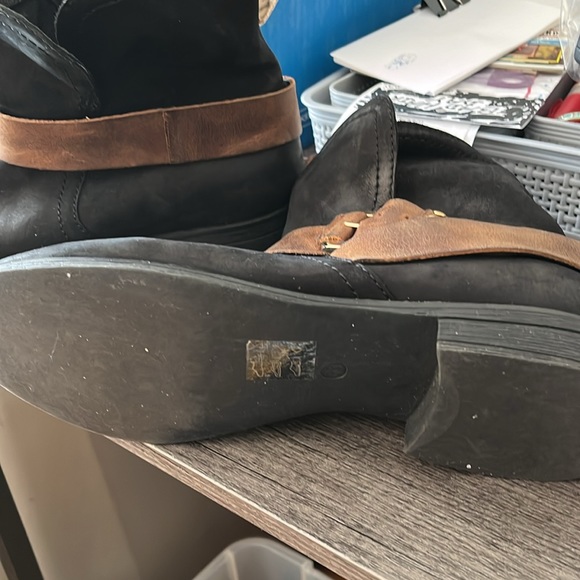 Black ankle booties - Picture 2 of 3